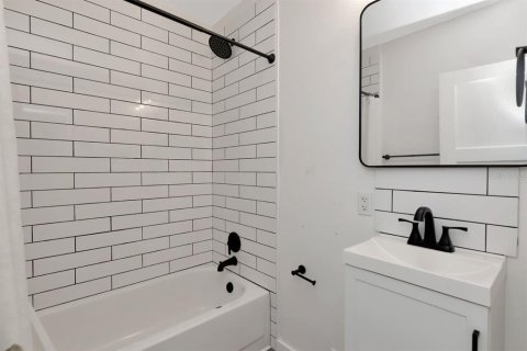 House in Saint Petersburg, Florida 3 bedrooms, 85.19 sq.m. № 2122811 - photo 6