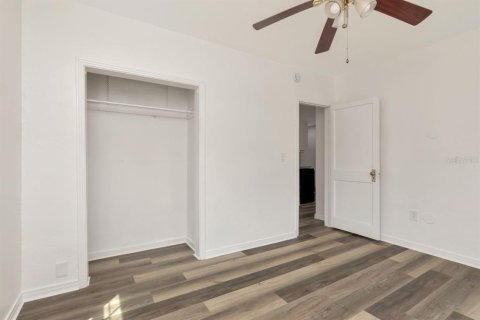 House in Saint Petersburg, Florida 3 bedrooms, 85.19 sq.m. № 2122811 - photo 15