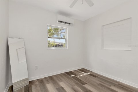 House in Saint Petersburg, Florida 3 bedrooms, 85.19 sq.m. № 2122811 - photo 18