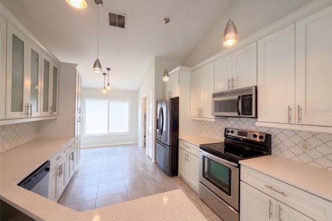 Villa ou maison à vendre à Kissimmee, Floride: 4 chambres, 169.27 m2 № 2425969 - photo 2