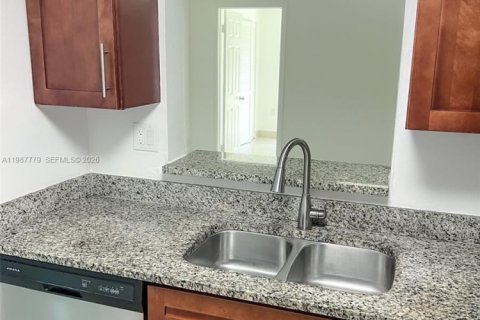 Condominio en alquiler en Lauderdale Lakes, Florida, 2 dormitorios, 74.32 m2 № 2048988 - foto 4