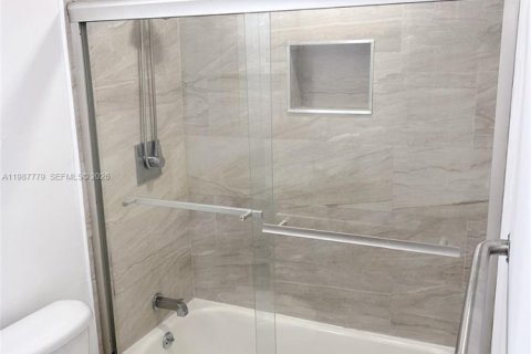 Condominio en alquiler en Lauderdale Lakes, Florida, 2 dormitorios, 74.32 m2 № 2048988 - foto 8