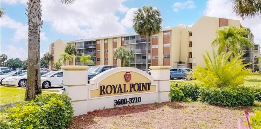 Condominio en Lauderdale Lakes, Florida, 2 dormitorios  № 2048988