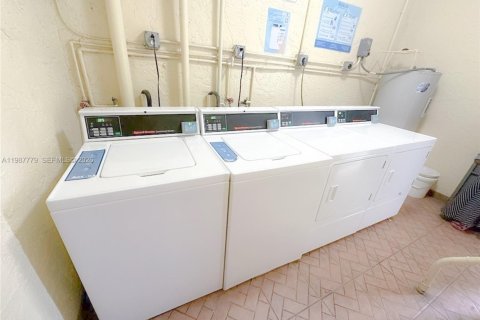 Condominio en alquiler en Lauderdale Lakes, Florida, 2 dormitorios, 74.32 m2 № 2048988 - foto 14