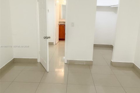 Condominio en alquiler en Lauderdale Lakes, Florida, 2 dormitorios, 74.32 m2 № 2048988 - foto 9