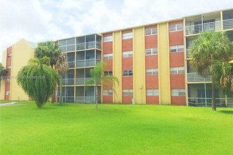 Condominio en alquiler en Lauderdale Lakes, Florida, 2 dormitorios, 74.32 m2 № 2048988 - foto 12
