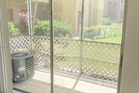 Condominio en alquiler en Lauderdale Lakes, Florida, 2 dormitorios, 74.32 m2 № 2048988 - foto 6