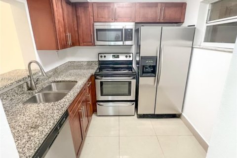 Condominio en alquiler en Lauderdale Lakes, Florida, 2 dormitorios, 74.32 m2 № 2048988 - foto 2