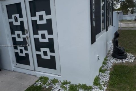 Villa ou maison à vendre à Homestead, Floride: 3 chambres, 106.65 m2 № 2152695 - photo 3