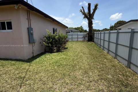 House in Miami Gardens, Florida 5 bedrooms, 159.14 sq.m. № 1875306 - photo 11