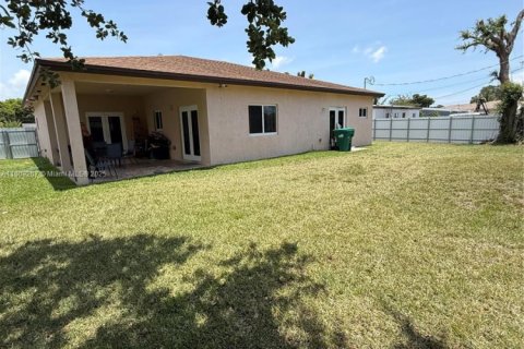 House in Miami Gardens, Florida 5 bedrooms, 159.14 sq.m. № 1875306 - photo 8