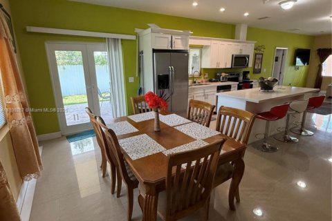 House in Miami Gardens, Florida 5 bedrooms, 159.14 sq.m. № 1875306 - photo 6