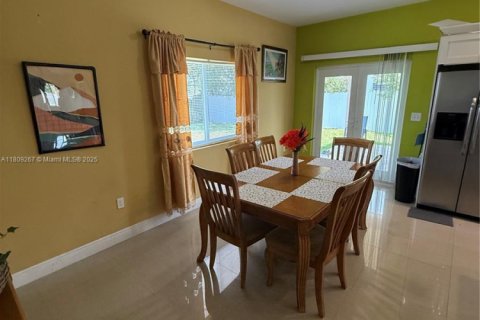House in Miami Gardens, Florida 5 bedrooms, 159.14 sq.m. № 1875306 - photo 3