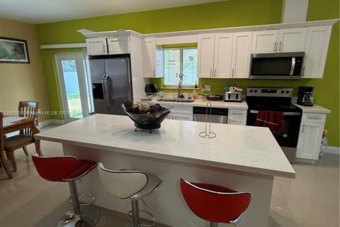 House in Miami Gardens, Florida 5 bedrooms, 159.14 sq.m. № 1875306 - photo 4