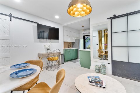 Appartement à louer à Miami, Floride: 2 chambres, 260.68 m2 № 2089426 - photo 18