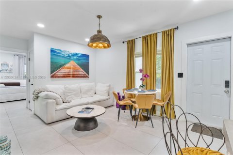 Appartement à louer à Miami, Floride: 2 chambres, 260.68 m2 № 2089426 - photo 14