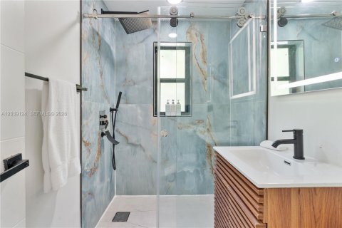 Appartement à louer à Miami, Floride: 2 chambres, 260.68 m2 № 2089426 - photo 27