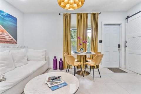 Appartement à louer à Miami, Floride: 2 chambres, 260.68 m2 № 2089426 - photo 17