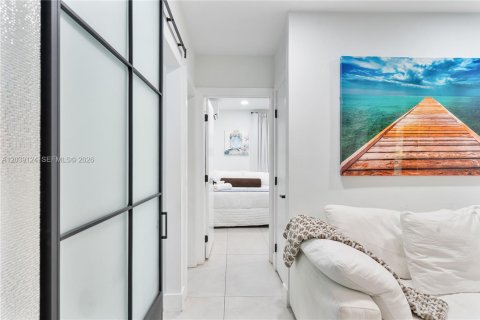 Appartement à louer à Miami, Floride: 2 chambres, 260.68 m2 № 2089426 - photo 23