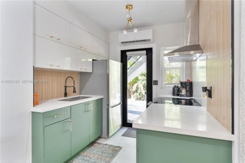 Appartement à louer à Miami, Floride: 2 chambres, 260.68 m2 № 2089426 - photo 20