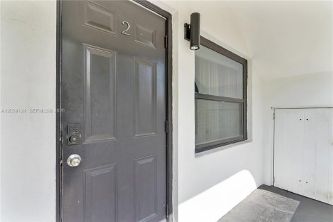 Appartement à louer à Miami, Floride: 2 chambres, 260.68 m2 № 2089426 - photo 11