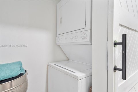 Appartement à louer à Miami, Floride: 2 chambres, 260.68 m2 № 2089426 - photo 12