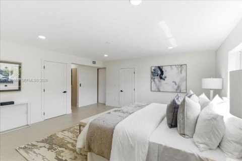 House in Miami, Florida 4 bedrooms, 216.56 sq.m. № 2031023 - photo 20