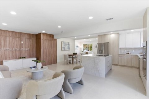 House in Miami, Florida 4 bedrooms, 216.56 sq.m. № 2031023 - photo 13