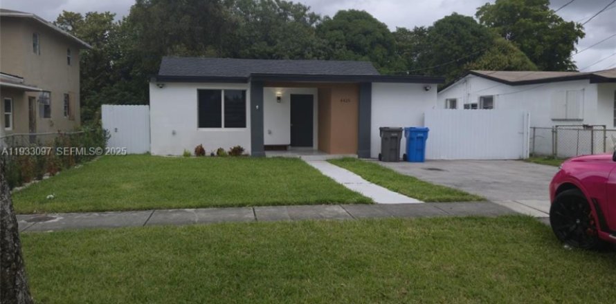 Casa en West Park, Florida 2 dormitorios, 132.48 m2 № 1991872