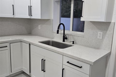 Casa en alquiler en West Park, Florida, 2 dormitorios, 132.48 m2 № 1991872 - foto 6