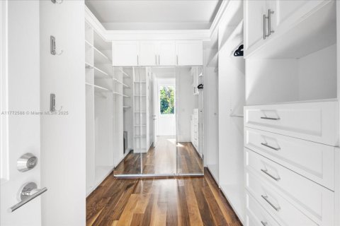Casa en venta en Miami Beach, Florida, 6 dormitorios, 812.71 m2 № 1977767 - foto 29