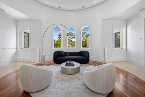 Casa en venta en Miami Beach, Florida, 6 dormitorios, 812.71 m2 № 1977767 - foto 23