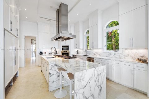 Casa en venta en Miami Beach, Florida, 6 dormitorios, 812.71 m2 № 1977767 - foto 18