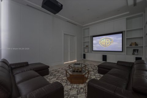 Casa en venta en Miami Beach, Florida, 6 dormitorios, 812.71 m2 № 1977767 - foto 21