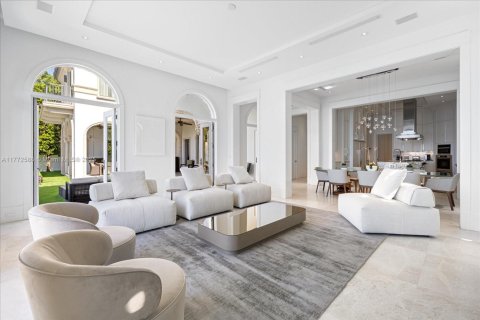 Casa en venta en Miami Beach, Florida, 6 dormitorios, 812.71 m2 № 1977767 - foto 11