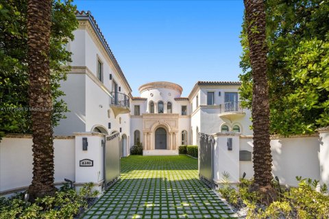 Casa en venta en Miami Beach, Florida, 6 dormitorios, 812.71 m2 № 1977767 - foto 2