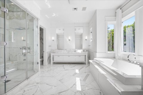 Casa en venta en Miami Beach, Florida, 6 dormitorios, 812.71 m2 № 1977767 - foto 28