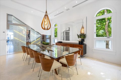 Casa en venta en Miami Beach, Florida, 6 dormitorios, 812.71 m2 № 1977767 - foto 16
