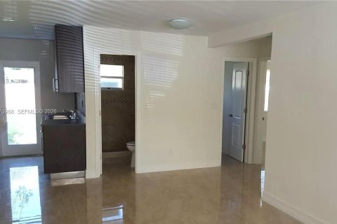 Commercial property in Hollywood, Florida 167.69 sq.m. № 2041091 - photo 6