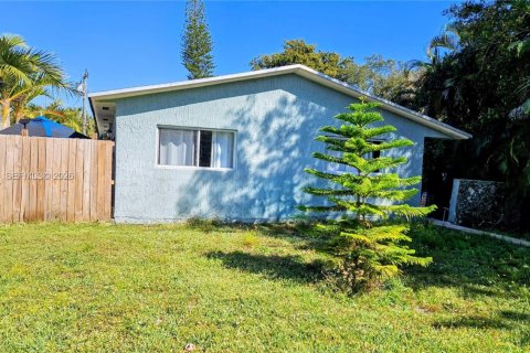 Commercial property in Hollywood, Florida 167.69 sq.m. № 2041091 - photo 2