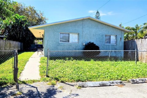 Commercial property in Hollywood, Florida 167.69 sq.m. № 2041091 - photo 5