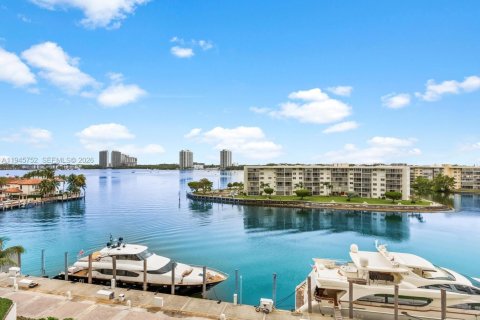 Купить кондоминиум в Авентура, Флорида 2 спальни, 125.42м2, № 2003439 - фото 19