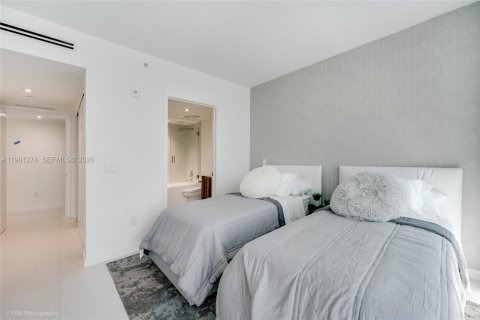 Condo in Bay Harbor Islands, Florida, 3 bedrooms  № 2044349 - photo 29