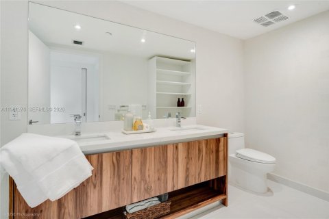 Condo in Bay Harbor Islands, Florida, 3 bedrooms  № 2044349 - photo 18