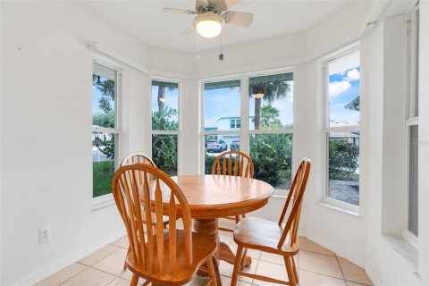 House in Leesburg, Florida 2 bedrooms, 150.69 sq.m. № 1687069 - photo 3