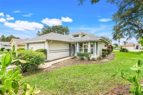 House in Leesburg, Florida 2 bedrooms, 150.69 sq.m. № 1687069 - photo 1
