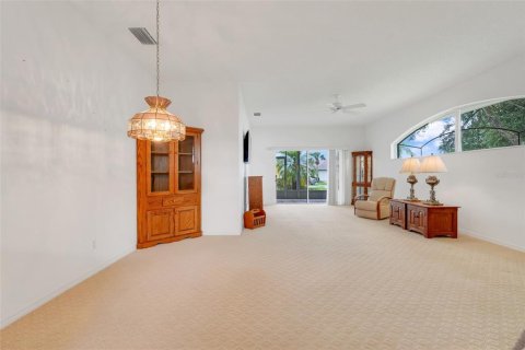 House in Leesburg, Florida 2 bedrooms, 150.69 sq.m. № 1687069 - photo 4