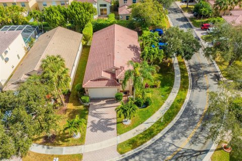 House in Coral Springs, Florida 4 bedrooms, 165.46 sq.m. № 1794173 - photo 29