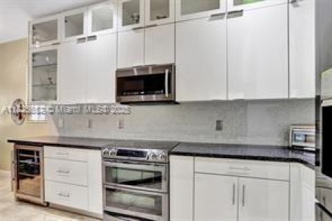 House in Coral Springs, Florida 4 bedrooms, 165.46 sq.m. № 1794173 - photo 8