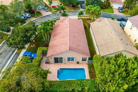 House in Coral Springs, Florida 4 bedrooms, 165.46 sq.m. № 1794173 - photo 24